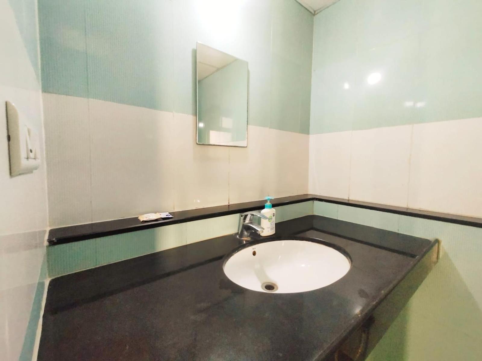 Private Rooms In Blue Ridge Hinjawadi Luaran gambar