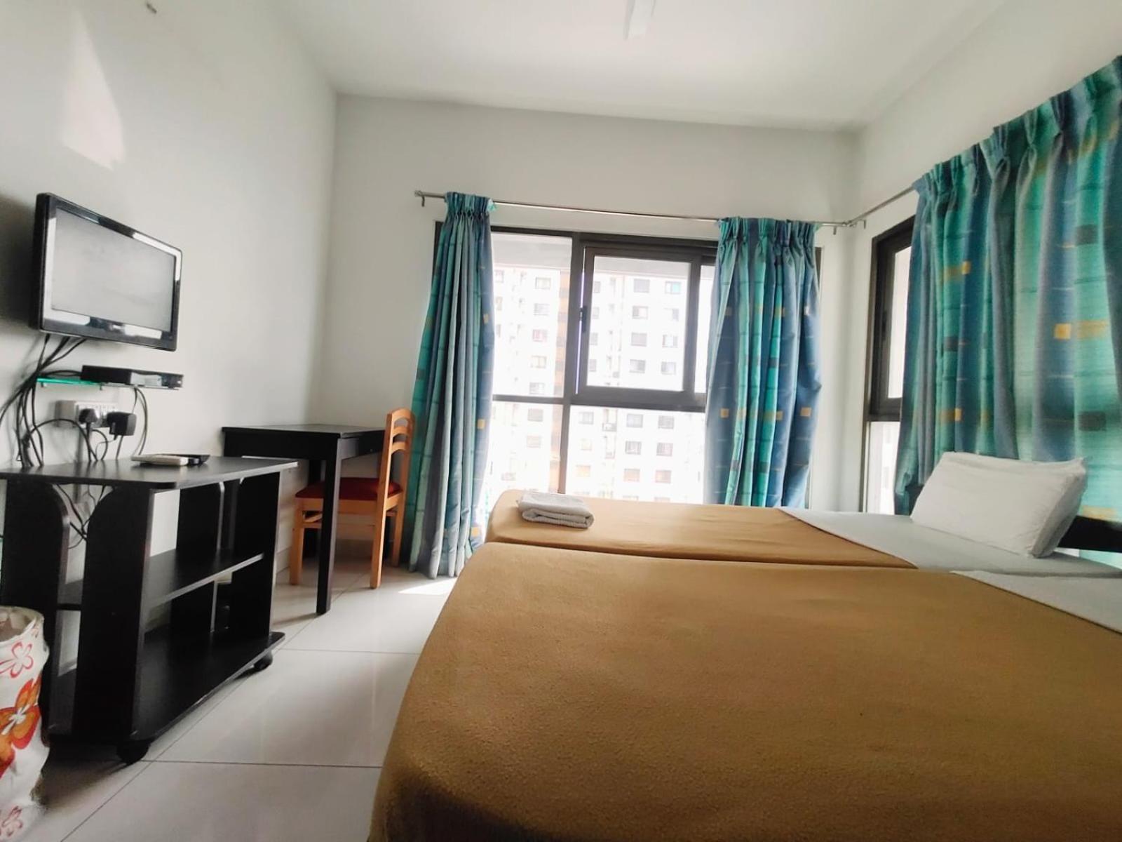 Private Rooms In Blue Ridge Hinjawadi Luaran gambar